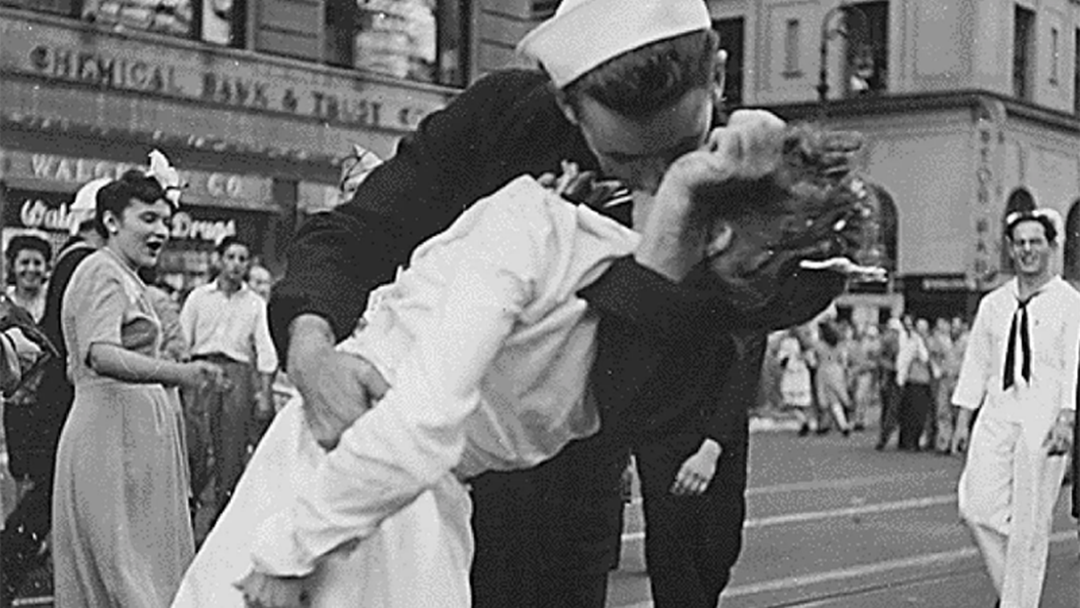 Article heading image for Sailor In Iconic WWII Photo "The Kiss" Has Passed Away