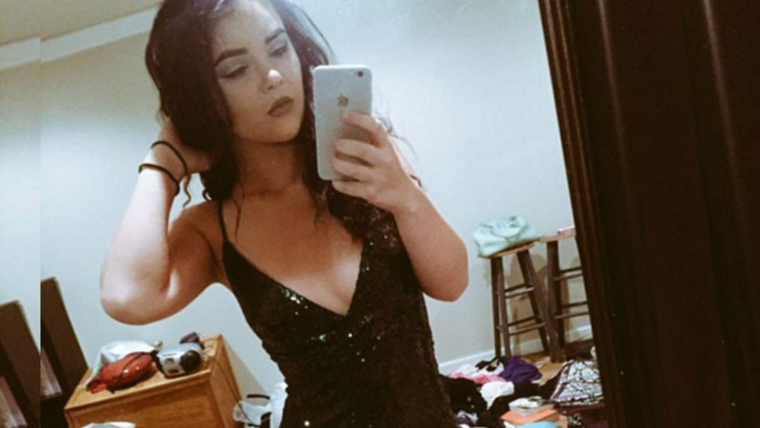 Internet Discovers Something DISGUSTING In Background Of This Girl's Selfie  | Hit Network